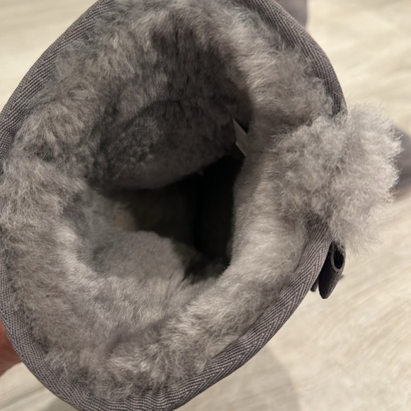 NWOT Ugg Victoria Tall Suede Womens Boot - Picture 3 of 4